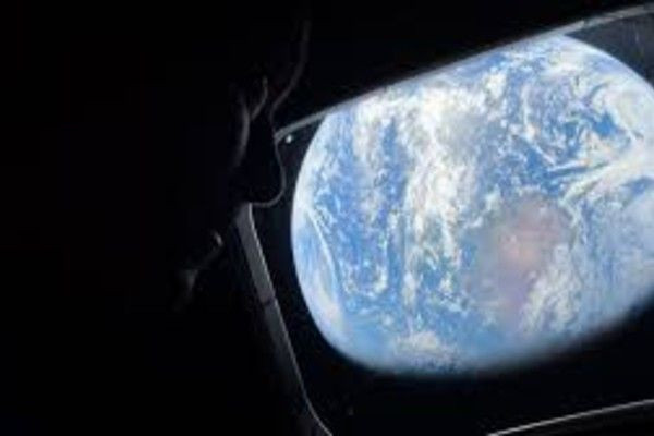 iPhone 17 Pro Max-ல் எடுக்கப்பட்ட பூமி புகைப்படங்களை வெளியிட்ட NASA