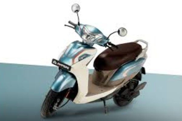 2026-ஆம் ஆண்டின் சிறந்த மின்சார ஸ்கூட்டர் விருது வென்ற Ampere Magnus Grand