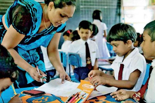 கல்வி சீர்திருத்த சர்ச்சையால் பாதிக்கப்பட்ட மாணவரகள்