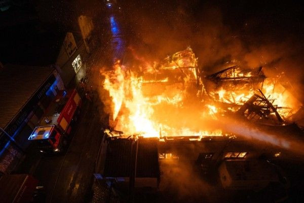 Aubervilliers: 1,000 சதுர மீட்டர் பரப்பளவிலான களஞ்சியத்தில் தீ விபத்து!!