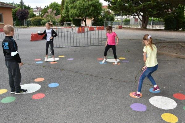 பரிஸ் பாடசாலைகளில்  குழந்தைகளிடம் தவறான நடத்தை: இரண்டு அனிமேட்டர்கள் பணிநீக்கம்!!