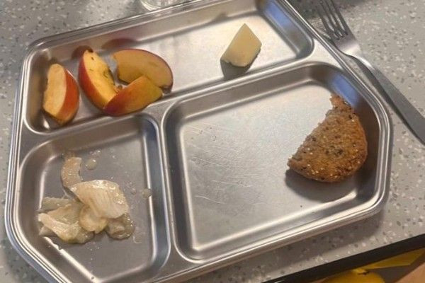 பாடசாலை உணவு சர்ச்சையில் பிரபல சமையல் கலைஞரின் குற்றச்சாட்டுக்கு நகராட்சி விளக்கம்!!