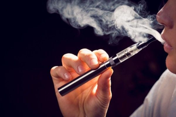 மின்னணு சிகரெட்டுகள் மற்றும் உடல்நலம்  குறித்து புதிய எச்சரிக்கை!!