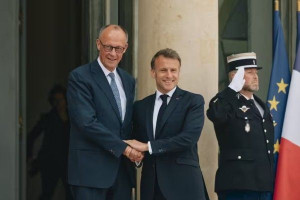 ஐரோப்பிய அயல்நாடுகளுடன் சேர்ந்து கடன் எடுக்க விரும்பும் மக்ரோன்: ஜெர்மனி எதிர்ப்பு!!