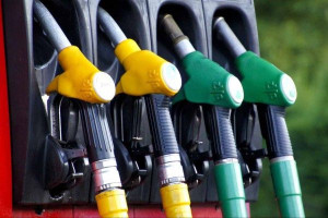 எரிபொருள் விலை உயர்வு: 6% பெட்ரோல் நிலையங்களுக்கு அரசு அபராதம்!!