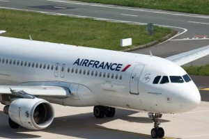 நீண்ட தூர விமான கட்டணங்களை உயர்த்தும் Air France மற்றும் KLM!!