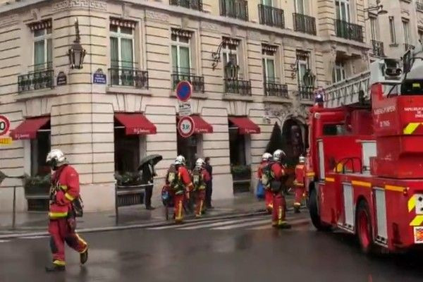 எலிசே அரண்மனைக்கு அருகில் தீ விபத்து: 400 பேர் அவசரமாக வெளியேற்றம்!!