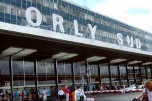 Aéroport d’Orly: மோர்டார் வெடிகள் காரணமாக ஒரு விமானம் மீண்டும் பறக்க வேண்டிய நிலை!!