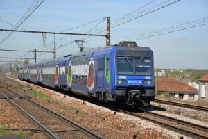 தொடருந்து பாதையில் பாய்ந்த நபர் உயிரிழப்பு - RER D சேவை முற்றிலும் பாதிப்பு!!