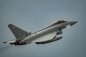 நேட்டோ வான்வெளிக்கருகில் ரஷ்யாவின் போர் விமானங்களைத் தடுத்த பிரெஞ்சு ரஃபேல் போர் விமானங்கள்!!