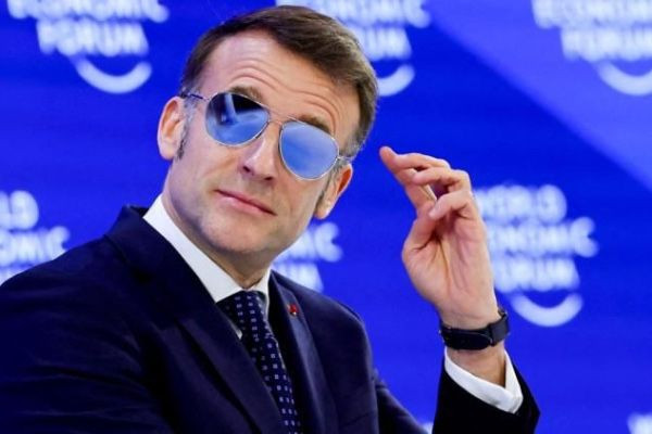 ஜனாதிபதி மக்ரோனின் பிரபலத்தன்மையை அசைத்த டாவோஸ் மாநாடு!!