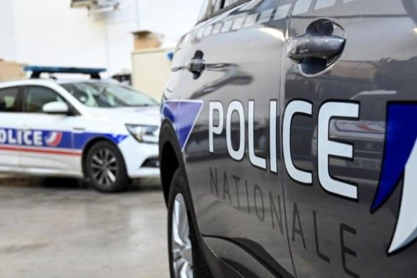 பெண் பொலிசாருக்கு நேர்ந்த துயரம்! - தரதரவென இழுத்துச் சென்ற கார்!!