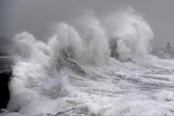 மீண்டும் பிரான்சை சூழும் ஆபத்து!!