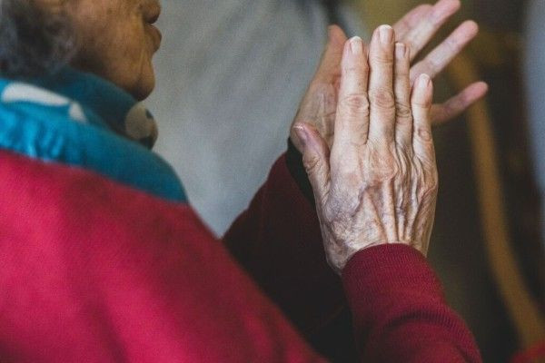 பிரான்சின் வயதான நபர் - யார் தெரியுமா??