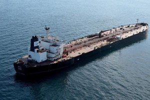 ரஷ்ய கப்பலுக்கு அதிர்ச்சி கொடுத்த பிரான்ஸ்! - ஆசியாவைச் சேர்ந்த ஒருவர் நீதிமன்றத்தில்..!!