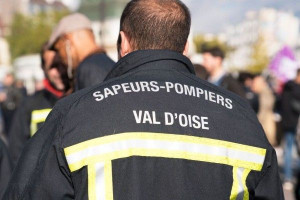 சாள்-து-கோல் விமானநிலையம் அருகே பரபரப்பு! - 10 பேர் காயம்!!