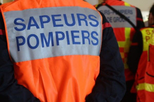 சாள்-து-கோல் விமானநிலையம் அருகே பரபரப்பு! - 10 பேர் காயம்!!