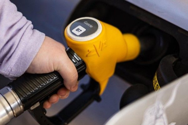 ஈரான் யுத்தத்தினான் எரிபொருள் தட்டுப்பாடு வருமா? - மக்களின் கருத்து..!!