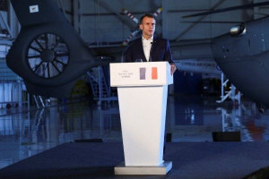 லெபனானுக்கு உதவி - சாள்-து-கோல் கப்பலில் மக்ரோன்! - மத்திய கிழக்கு கள நிலவரம்!!