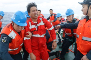 பிலிப்பைன்ஸ் நாட்டவர்கள் பயணித்த கப்பல் விபத்து  - சீனக் கடலோரக் காவல்படை மீட்பு!