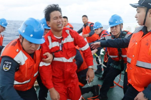 பிலிப்பைன்ஸ் நாட்டவர்கள் பயணித்த கப்பல் விபத்து  - சீனக் கடலோரக் காவல்படை மீட்பு!