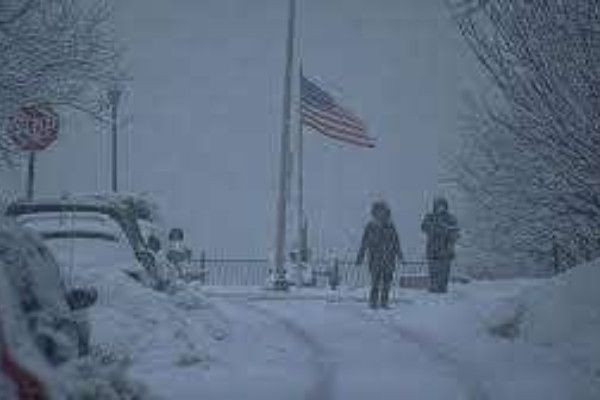 அமெரிக்காவில்  கடும் பனிப்புயல் -  மின்சாரம் துண்டிப்பு மற்றும்  விமானங்கள் இரத்து