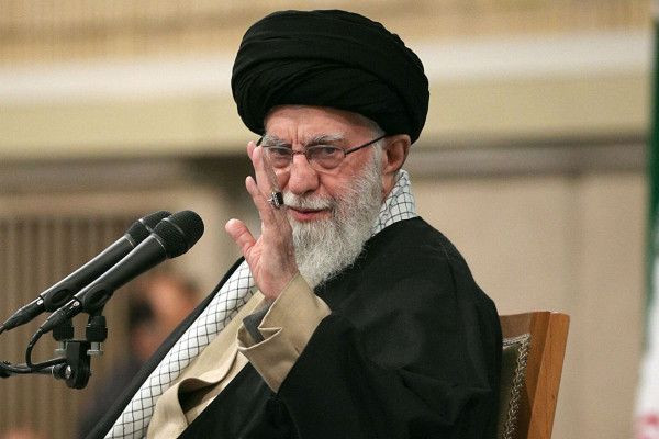 ஈரானை சுற்றி  அமெரிக்கா போர்க்கப்பல்கள்   - மதகுரு கமேனி எங்கே..?