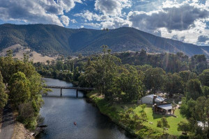 அவுஸ்திரேலியாவில் ஏலத்திற்கு வரும் 'லிகோலா' கிராமம்!