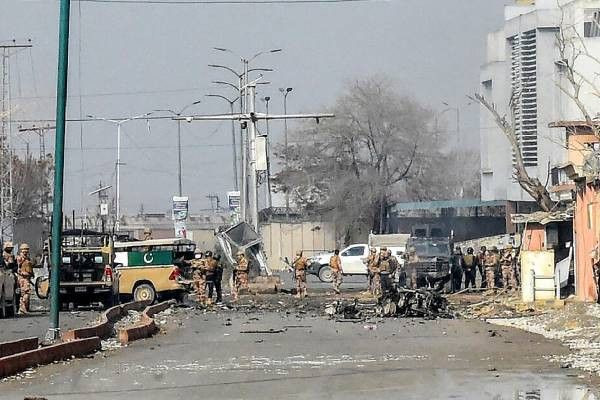 பாகிஸ்தானில் 12 இடங்களில் தாக்குதல் - 70 பயங்கரவாதிகள் சுட்டுக்கொலை