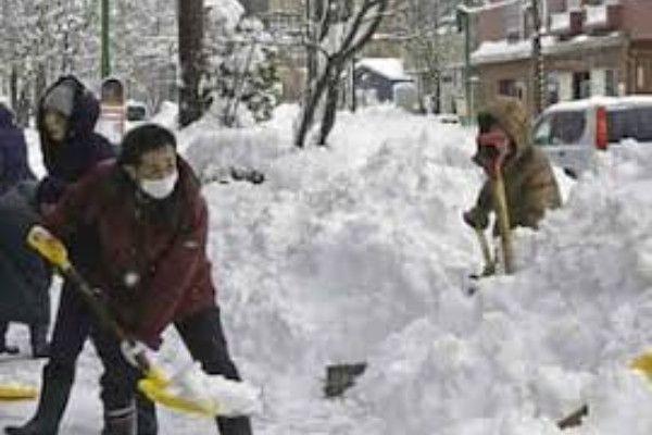  ஜப்பானில் வரலாறு காணாத கடும் பனிப்பொழிவு - 35 பேர் பலி