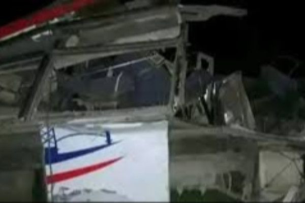 நேபாளத்தில் திருமண நிகழ்வுக்கு சென்ற பஸ் பள்ளத்தில் கவிழ்ந்ததில் 13 பேர் பலி