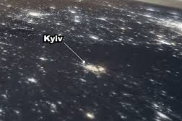 உக்ரைன் தலைநகர் கீவ் மீது ரஷ்யா நடத்திய ஏவுகணை தாக்குதல்