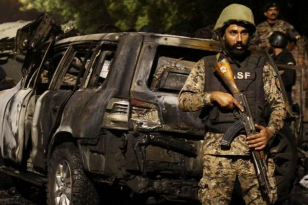 பாகிஸ்தான் அதிரடி துப்பாக்கிச் சூடு தாக்குதல்  - 34 பயங்கரவாதிகள் உயிரிழப்பு