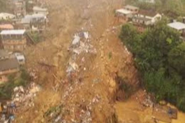 பிரேஸில் மண்சரிவு மற்றும் வெள்ளப்பெருக்கு - 64 பேர் பலி