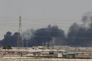 உலகின் மிகப்பெரிய எண்ணெய் நிறுவனத்தின் மீது தாக்குதல்