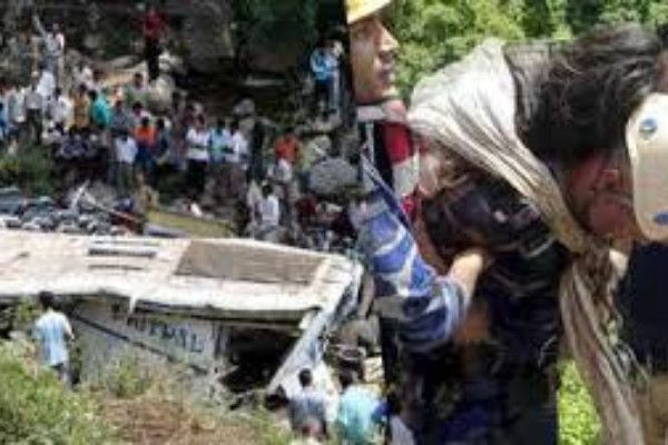 நேபாளத்தில் பஸ் பள்ளத்தில் வீழ்ந்து விபத்து -  07 பேர் பலி