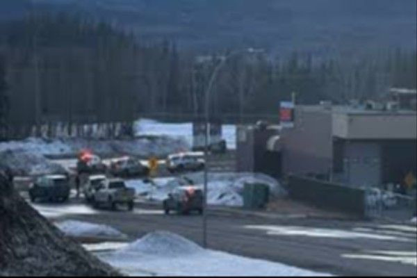 கனடாவில் பாடசாலைக்கு துப்பாக்கி, கத்தியுடன் சென்ற சிறுவன் - அதிர்ச்சி சம்பவம்