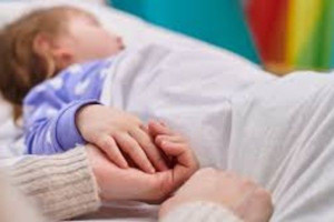 பணத்திற்காகப் பிள்ளையின் ஆரோக்கியத்தையும் அடையாளத்தையும் சிதைத்த பெண் கைது