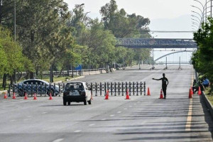 பாகிஸ்தானில் இரண்டு பஸ்கள் மோதி விபத்து - 17 பேர் பலி