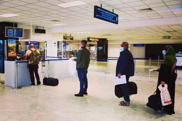 கட்டுநாயக்க விமான நிலையத்தில் மூவர் அதிரடியாக கைது