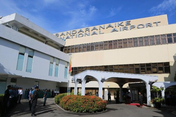 வெளிநாட்டு நாணயங்களுடன் கட்டுநாயக்க விமான நிலையத்தில் ஒருவர் கைது!