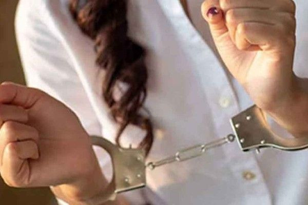 இலங்கையில் ஒன்றரை கோடி ரூபாய் பெறுமதியான போதைப்பொருளுடன் சிக்கிய பெண்