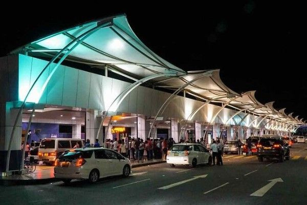 கட்டுநாயக்க விமான நிலையத்தில் அந்தூரியம் செடிகளுடன் இரு பெண்கள் கைது