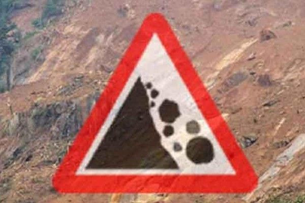 இலங்கையில் 4 மாவட்டங்களுக்கு மண்சரிவு சிவப்பு எச்சரிக்கை!