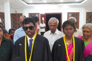 யாழ். பல்கலைக்கழக பட்டமளிப்பில் நெகிழ்ச்சி!