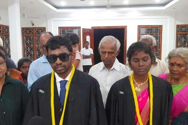 யாழ். பல்கலைக்கழக பட்டமளிப்பில் நெகிழ்ச்சி!