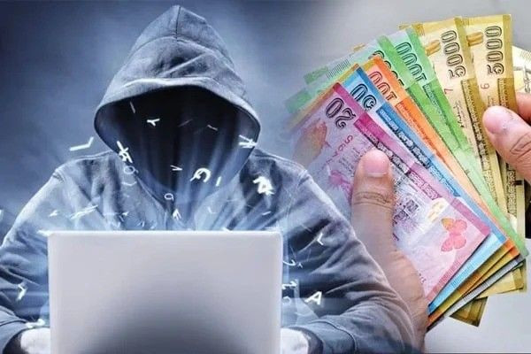 இலங்கையில் பொலிஸ் அதிகாரிகள் எனக் கூறி பண மோசடி