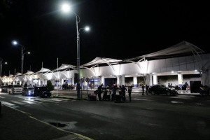 கட்டுநாயக்க விமான நிலையத்தில் இருவர் கைது