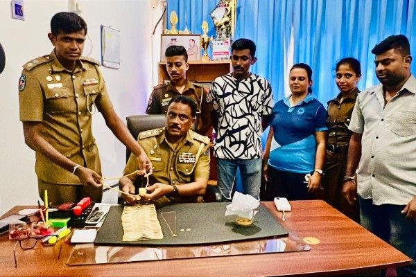 மன்னாரில் பல இலட்சம் மதிப்புள்ள நகை, பணத்துடன் 4 பெண்கள் கைது