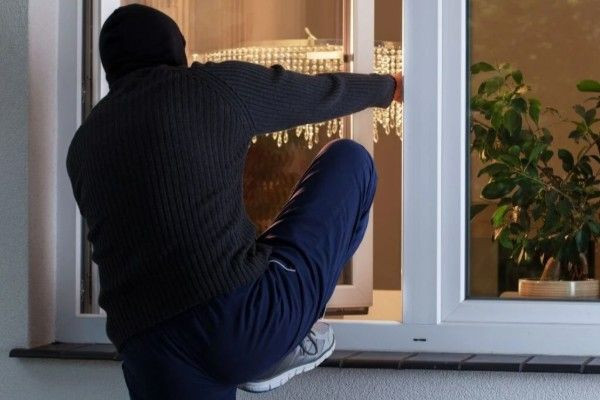 இலங்கையில் கொள்ளையர்கள் குறித்துப் பொதுமக்களுக்குப் பொலிஸார் அவசர எச்சரிக்கை!